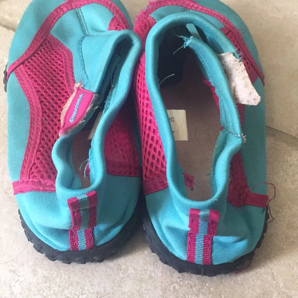 Fresko Water Shoes Size 4 Teal & Pink